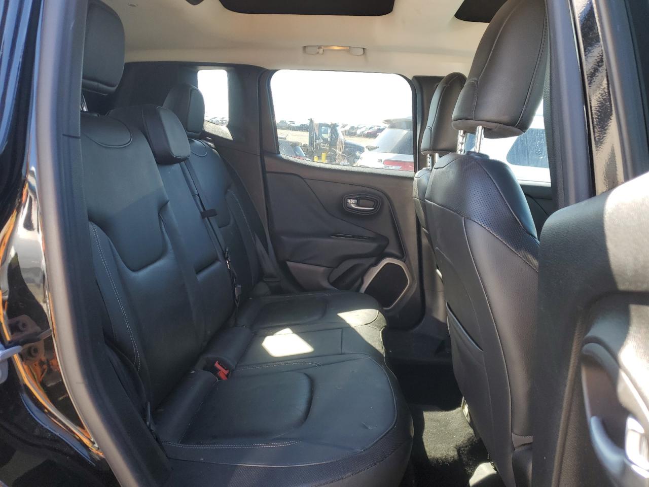 2015 Jeep Renegade - Image 11