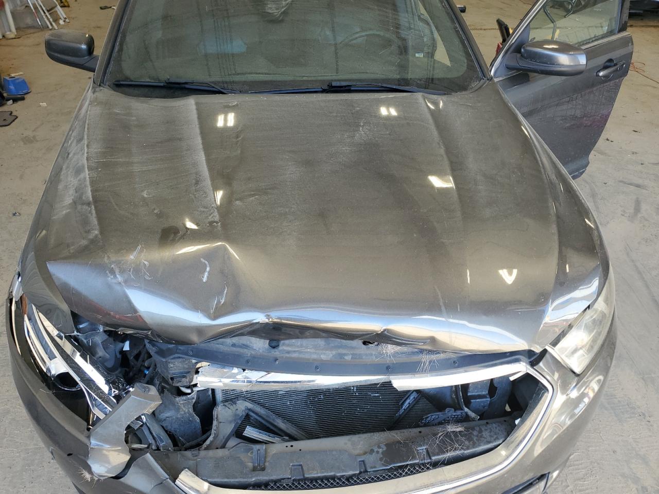 2015 Ford Taurus - Image 11