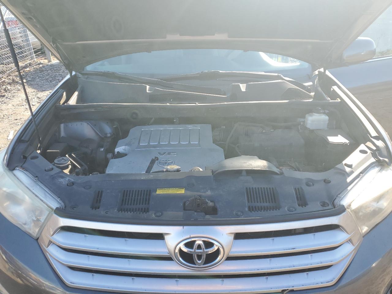 2011 Toyota Highlander - Image 12
