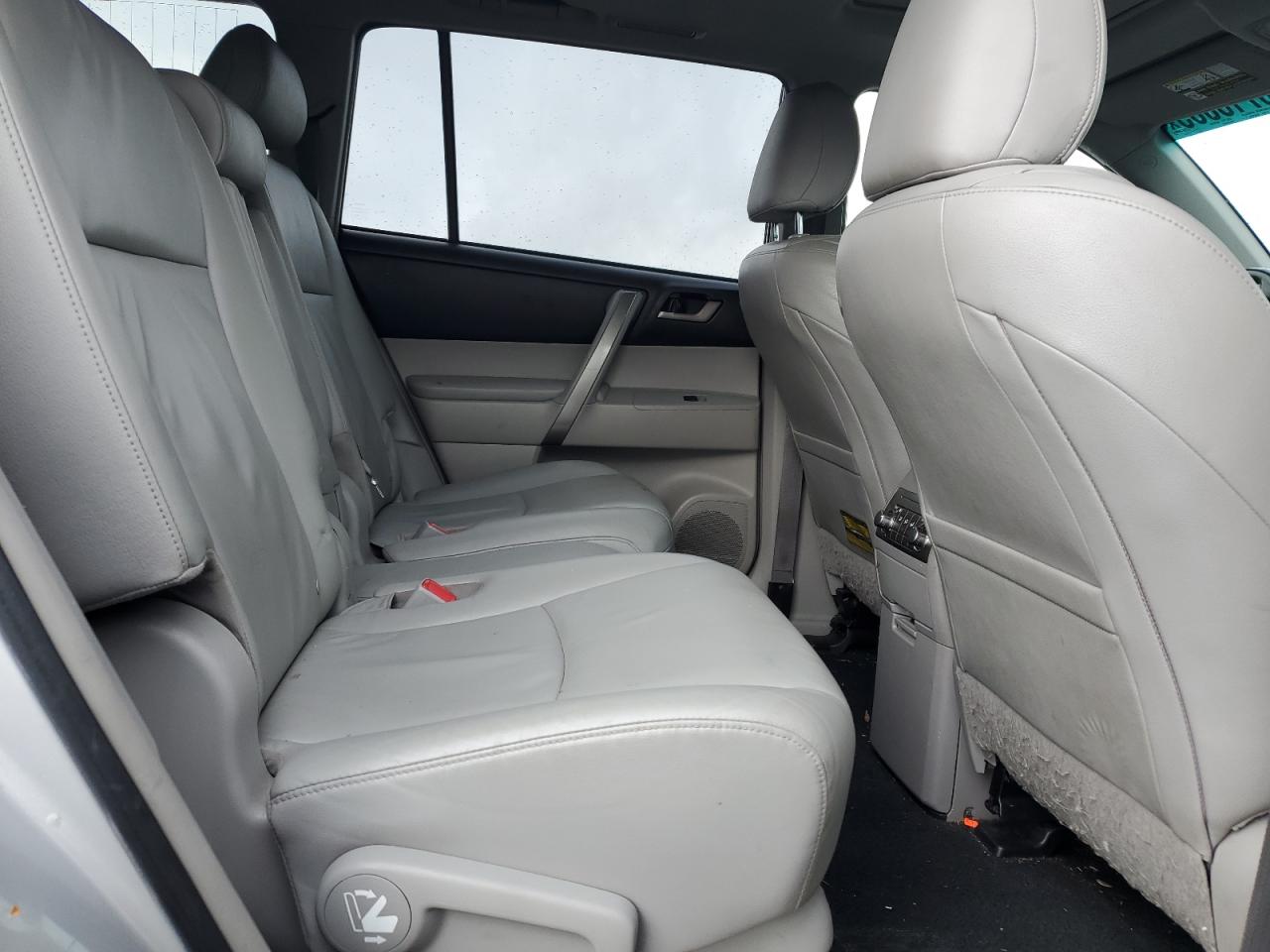 2011 Toyota Highlander - Image 11