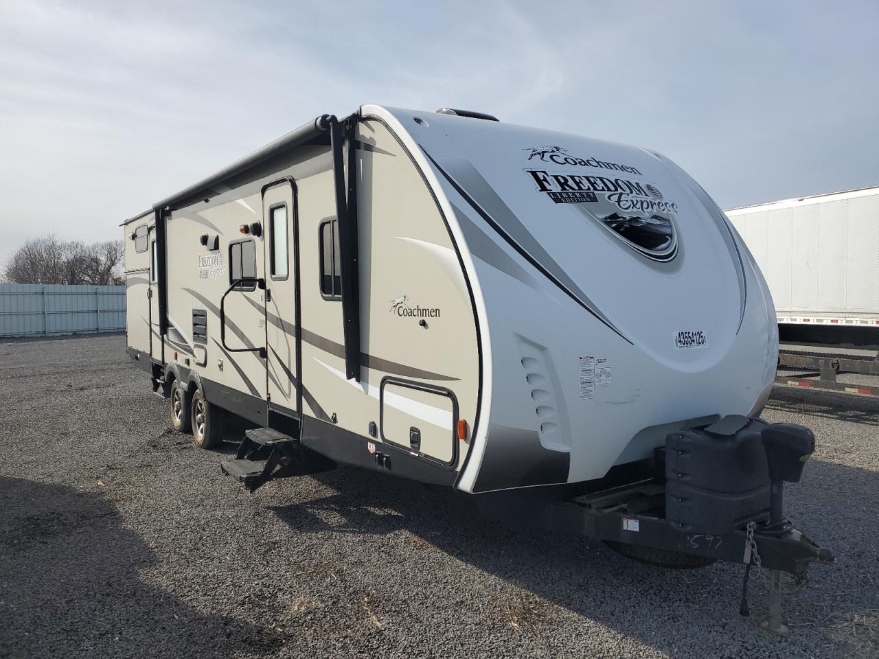 Assonet, MA에서 판매 중인 2017 Foresriver 5Th Wheel - Top/Roof