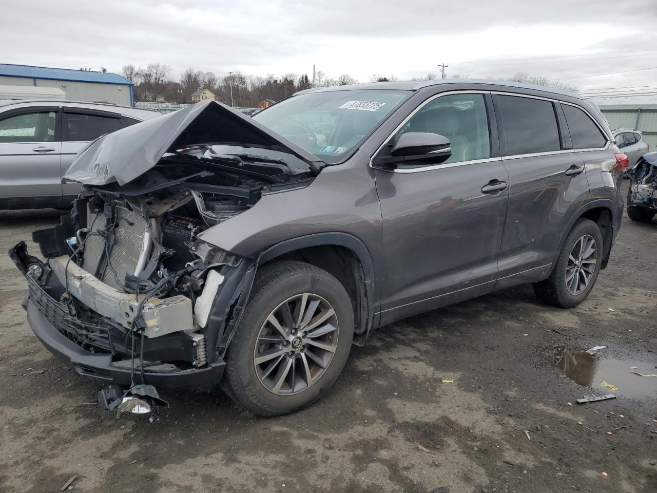 2018 Toyota Highlander - Image 1