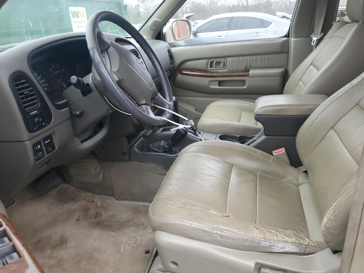 1998 Infiniti QX4 - Image 7