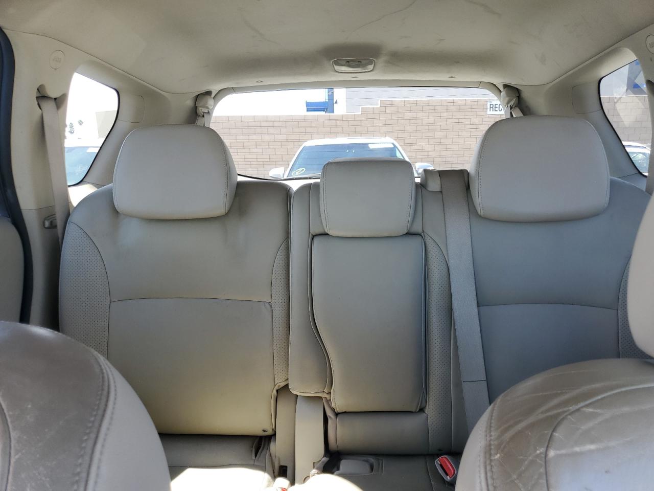 2007 Mitsubishi Outlander - Image 10