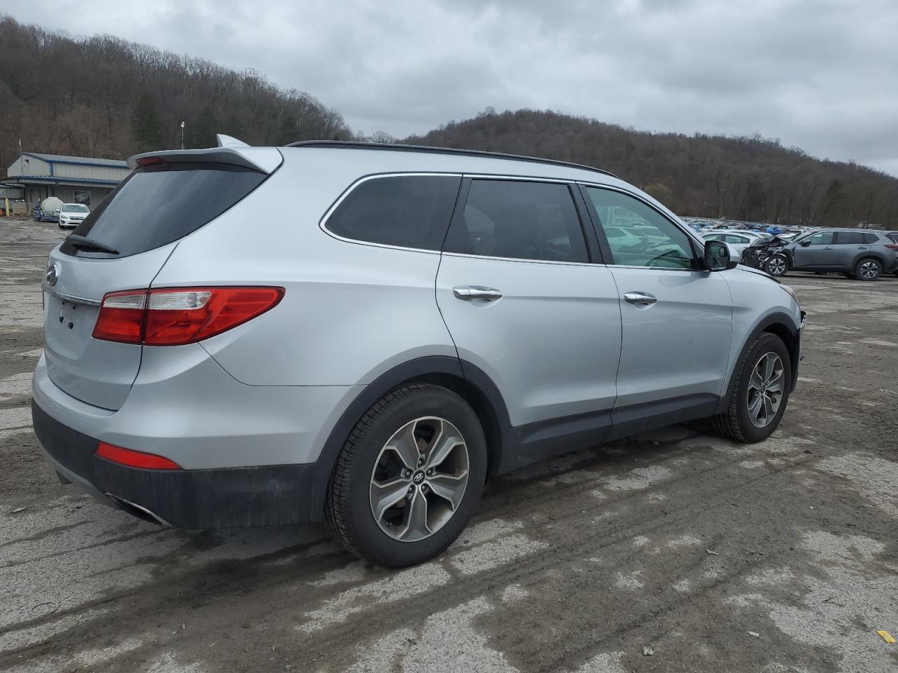2014 Hyundai Santa Fe - Image 3