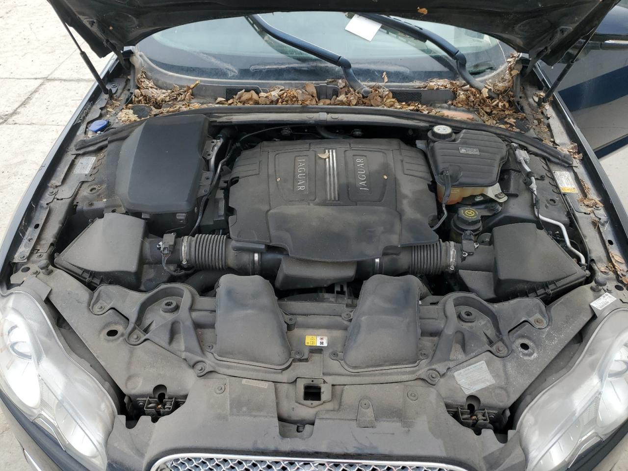 2010 Jaguar XF - Image 11