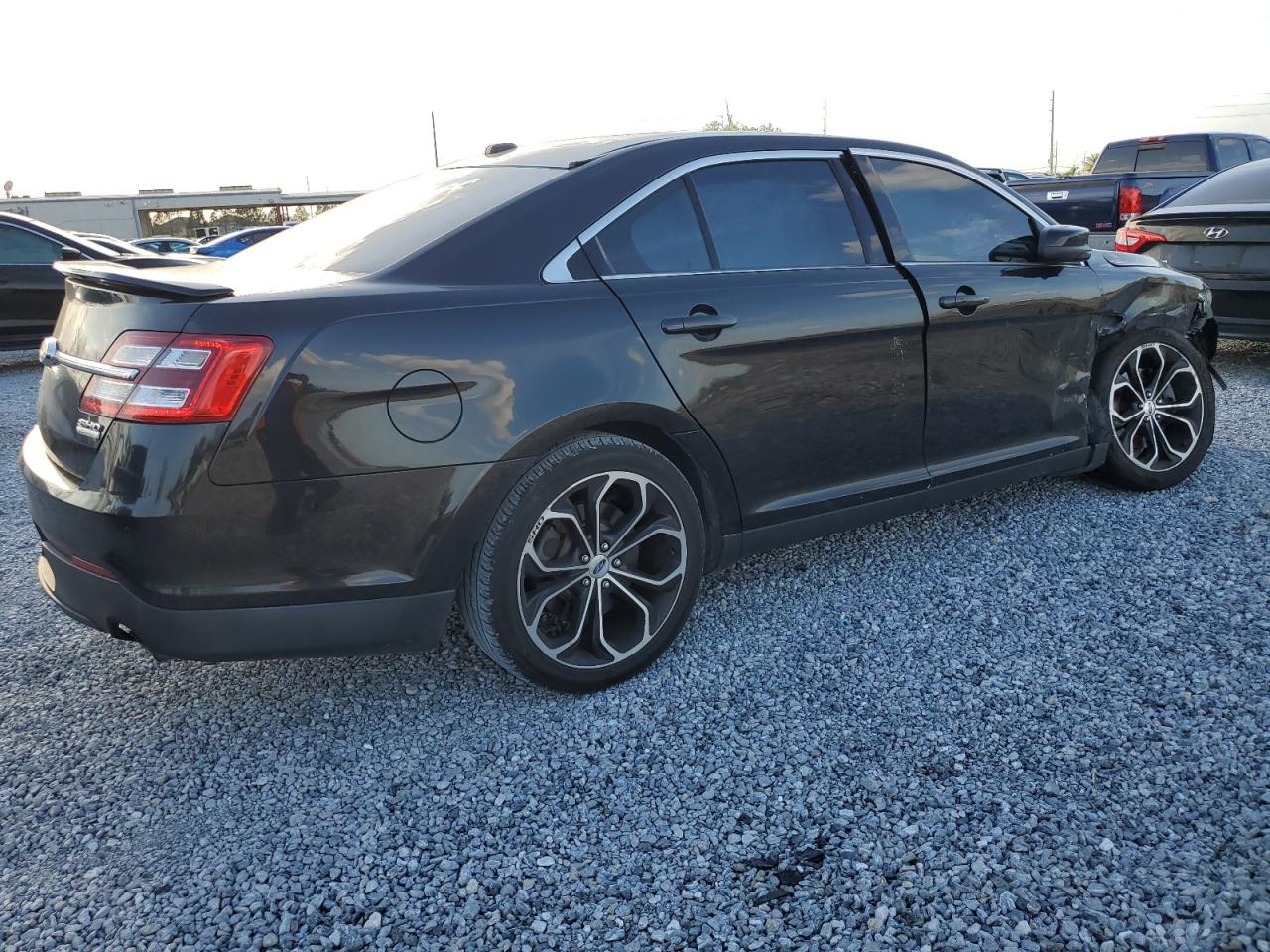 2015 Ford Taurus - Image 3