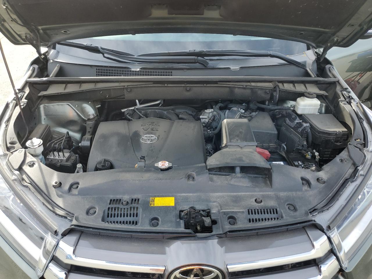 2018 Toyota Highlander - Image 12