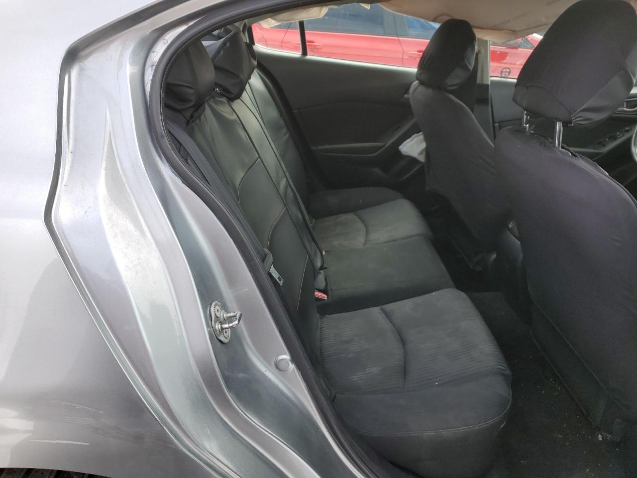 2015 Mazda 3 - Image 10