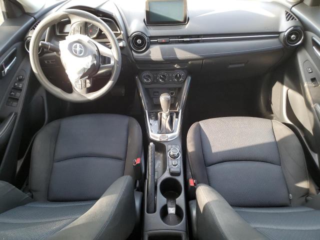Sedans TOYOTA SCION 2016 Srebrny