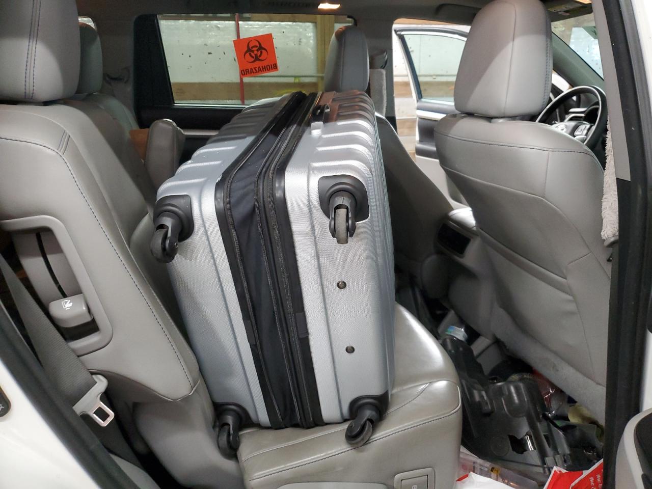 2016 Toyota Highlander - Image 11