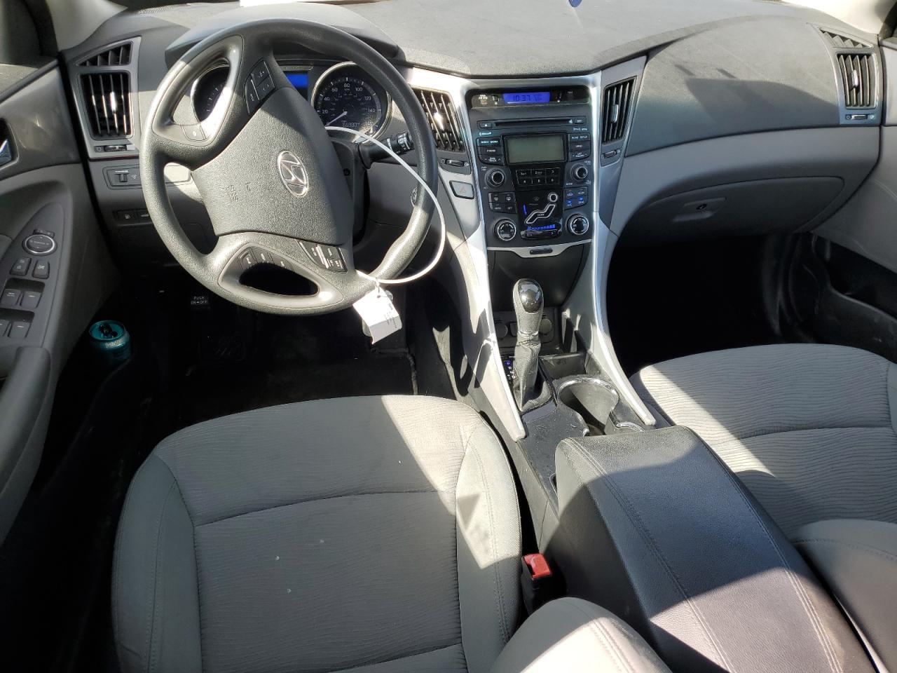 2012 Hyundai Sonata - Image 8