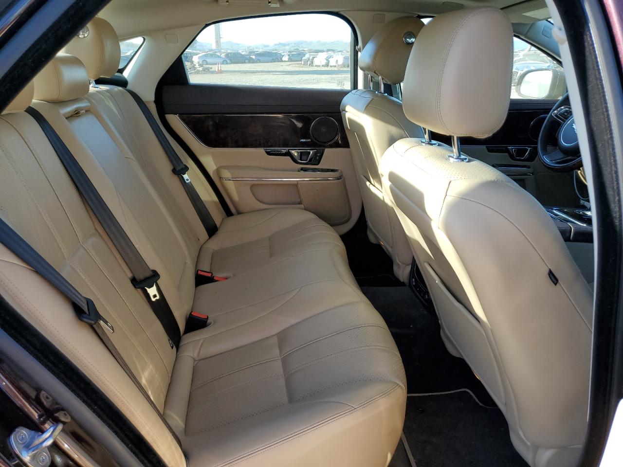 2014 Jaguar XJ - Image 10