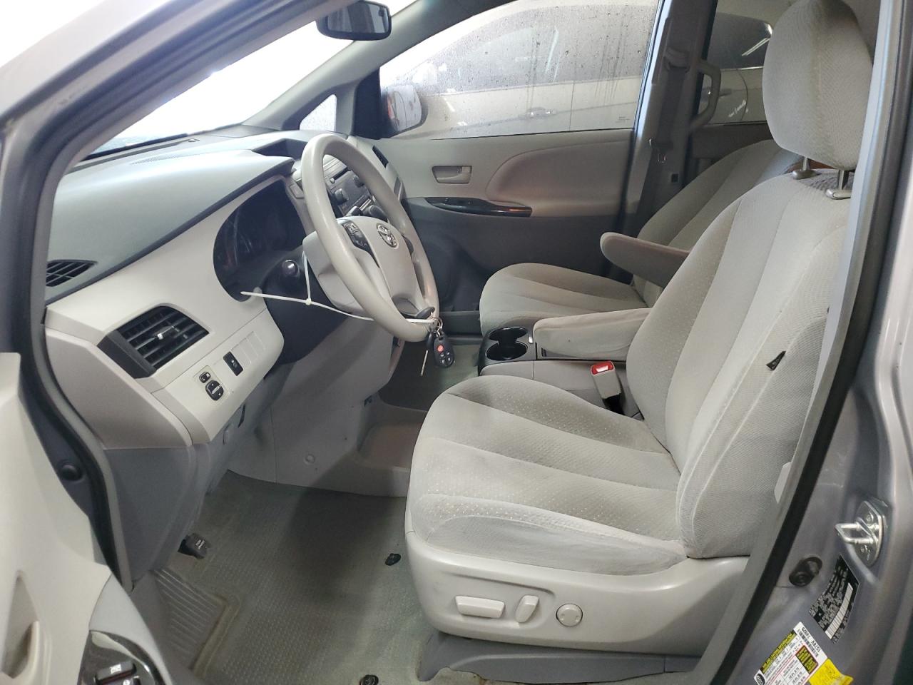 2014 Toyota Sienna - Image 7
