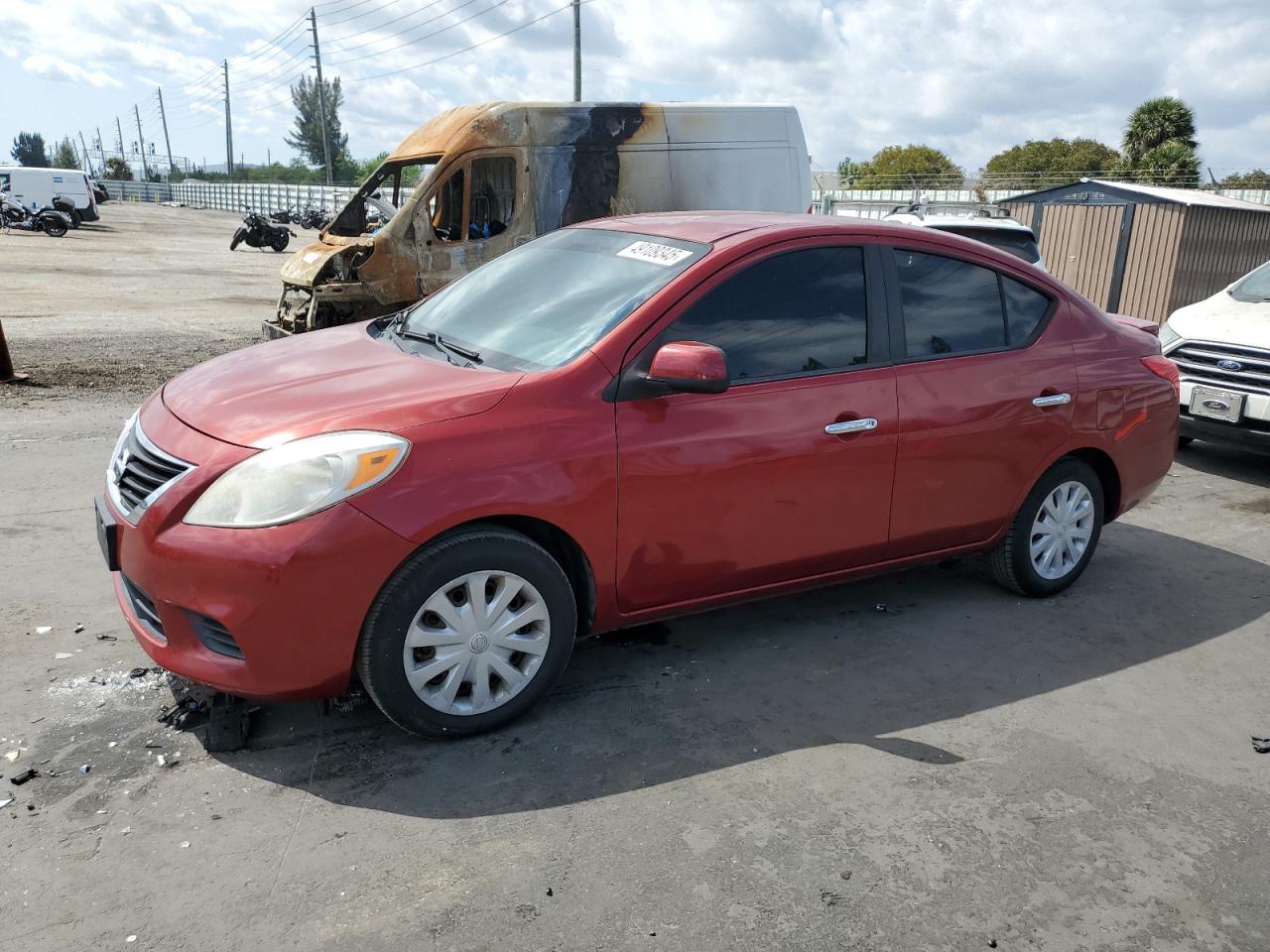 2013 NISSAN VERSA RED VIN: 3N1CN7AP8DL880704
