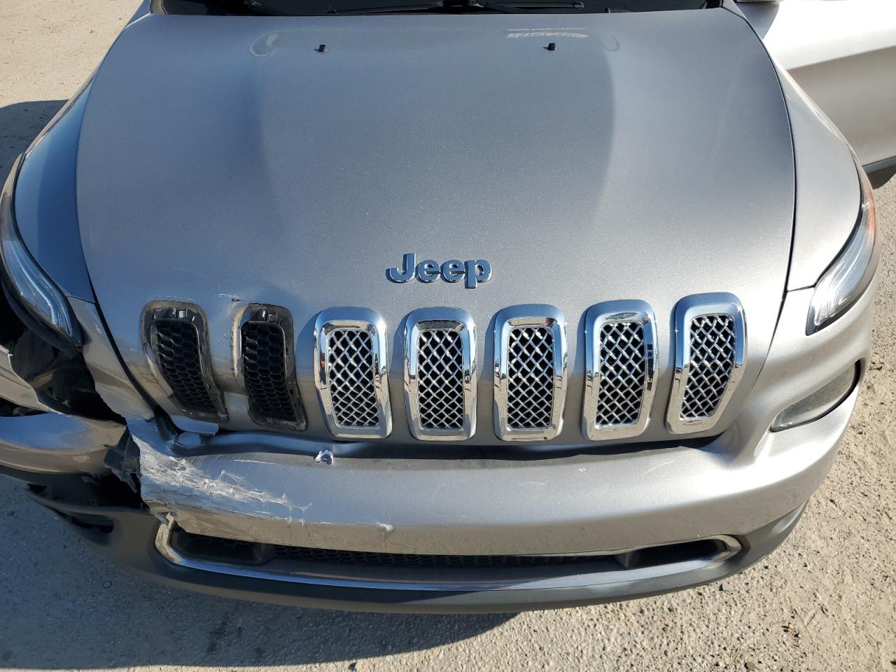 2015 Jeep Grand Cherokee - Image 12