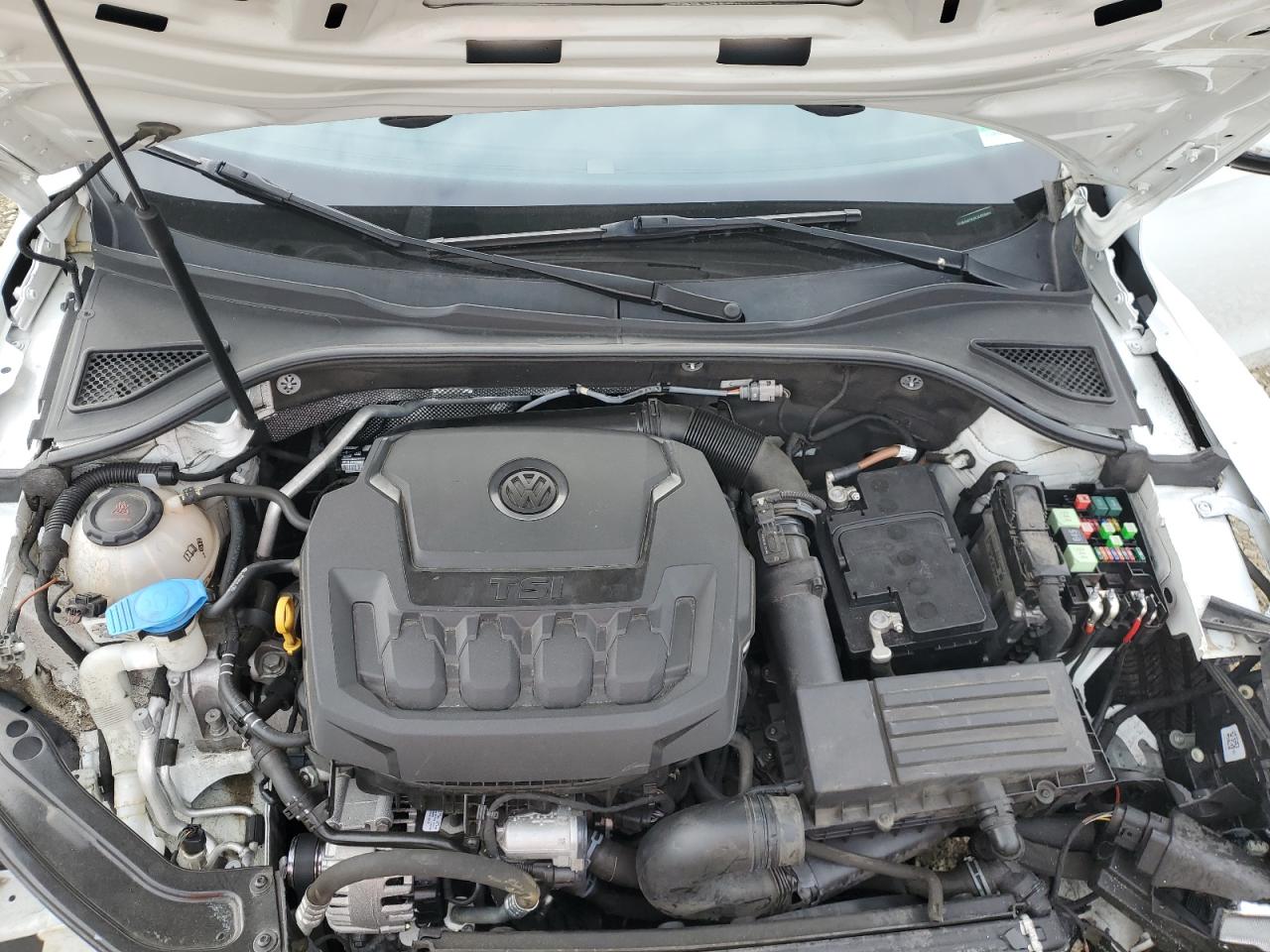 2018 Volkswagen Passat - Image 11