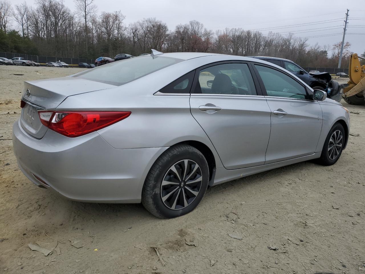 2012 Hyundai Sonata - Image 3