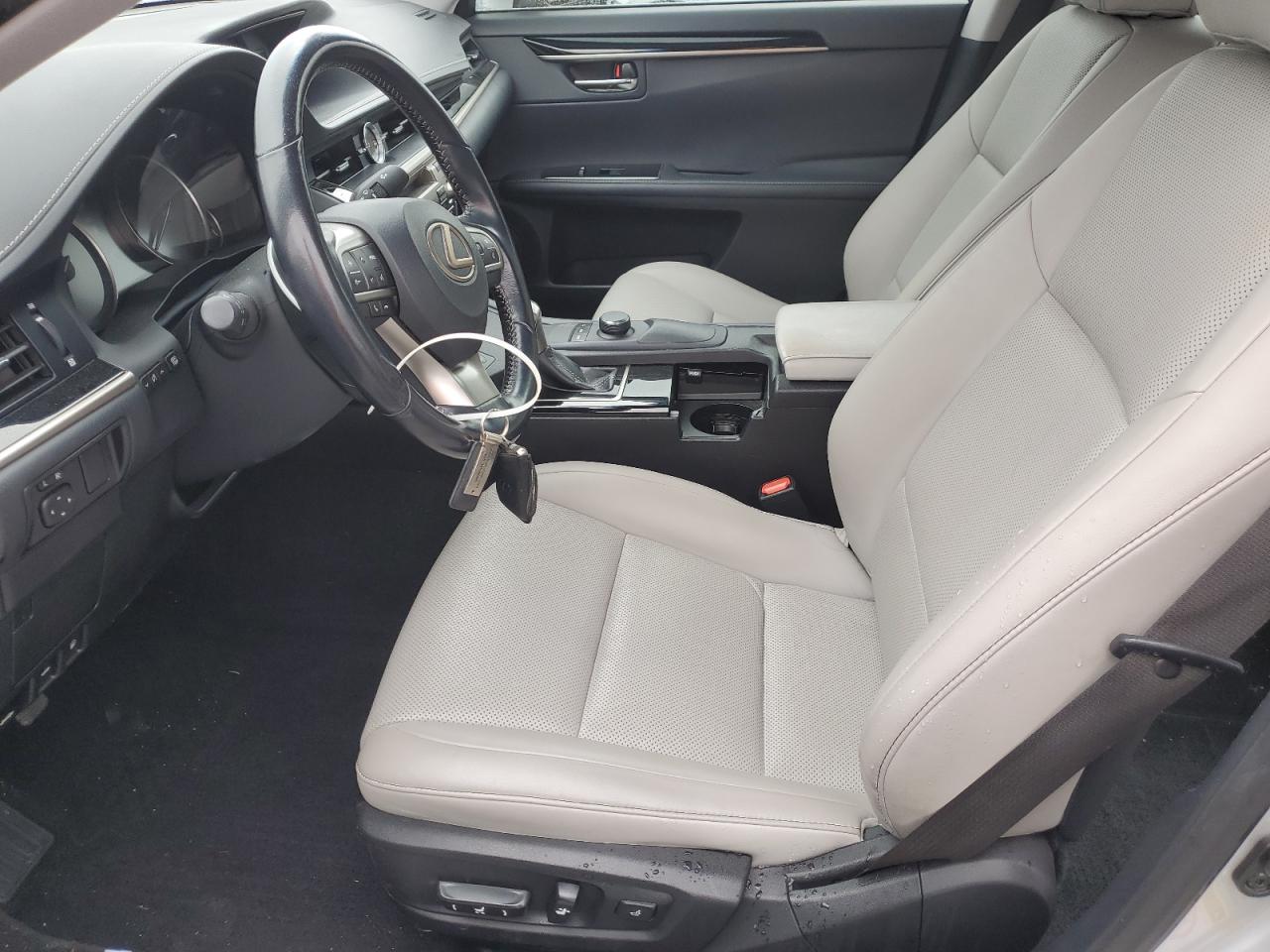 2016 Lexus ES - Image 7