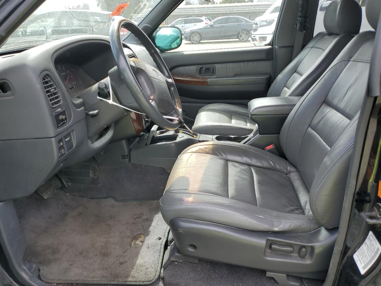 1999 Infiniti QX4 - Image 7