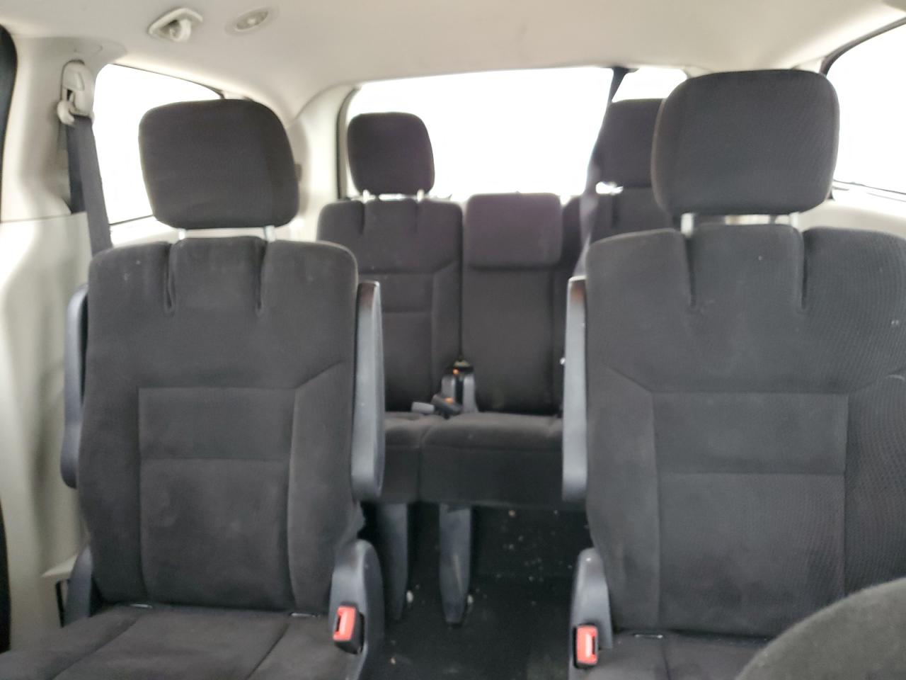 2015 Dodge Caravan - Image 10
