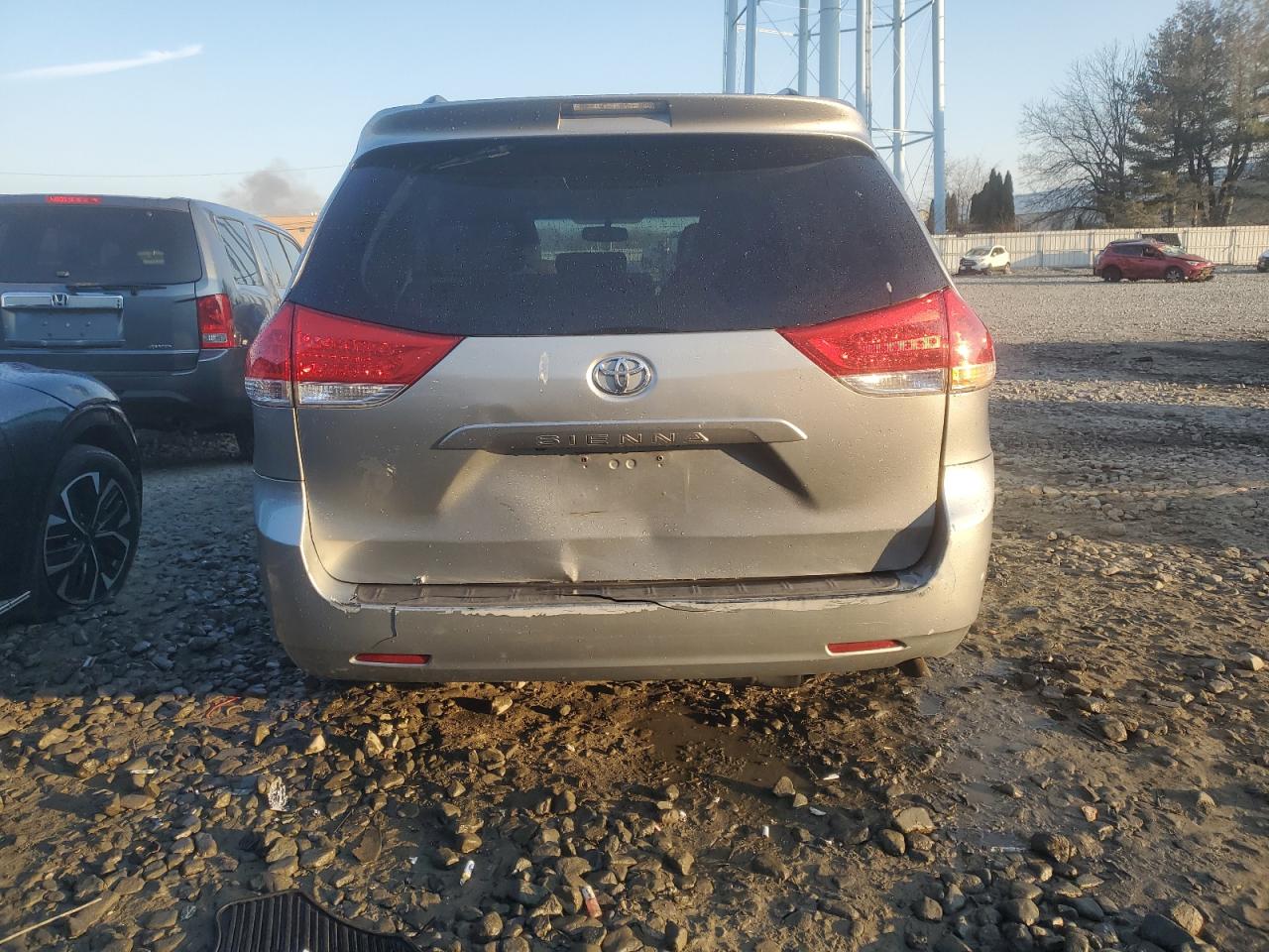 2012 Toyota Sienna - Image 6
