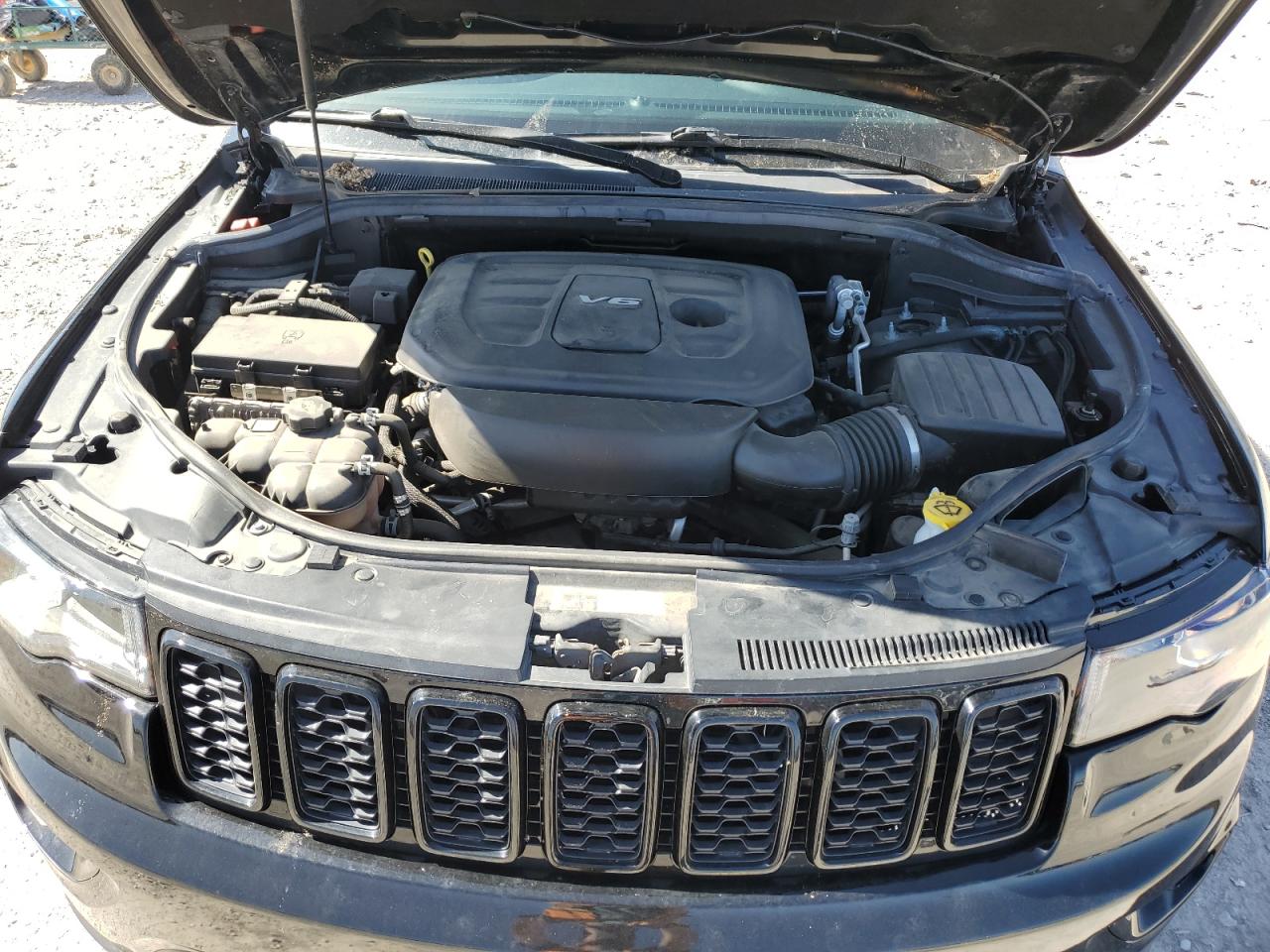2018 Jeep Grand Cherokee - Image 13