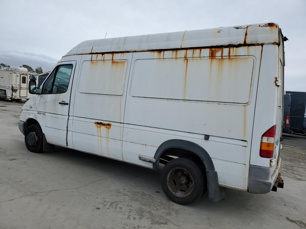 2005 Dodge Sprinter - Image 2