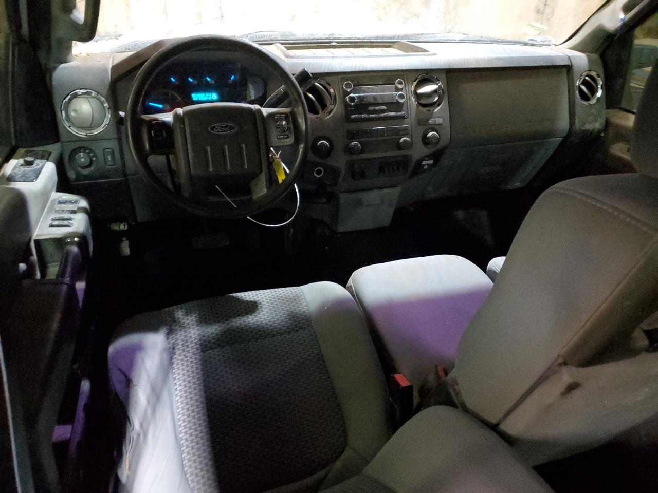 2011 Ford F350 - Image 8