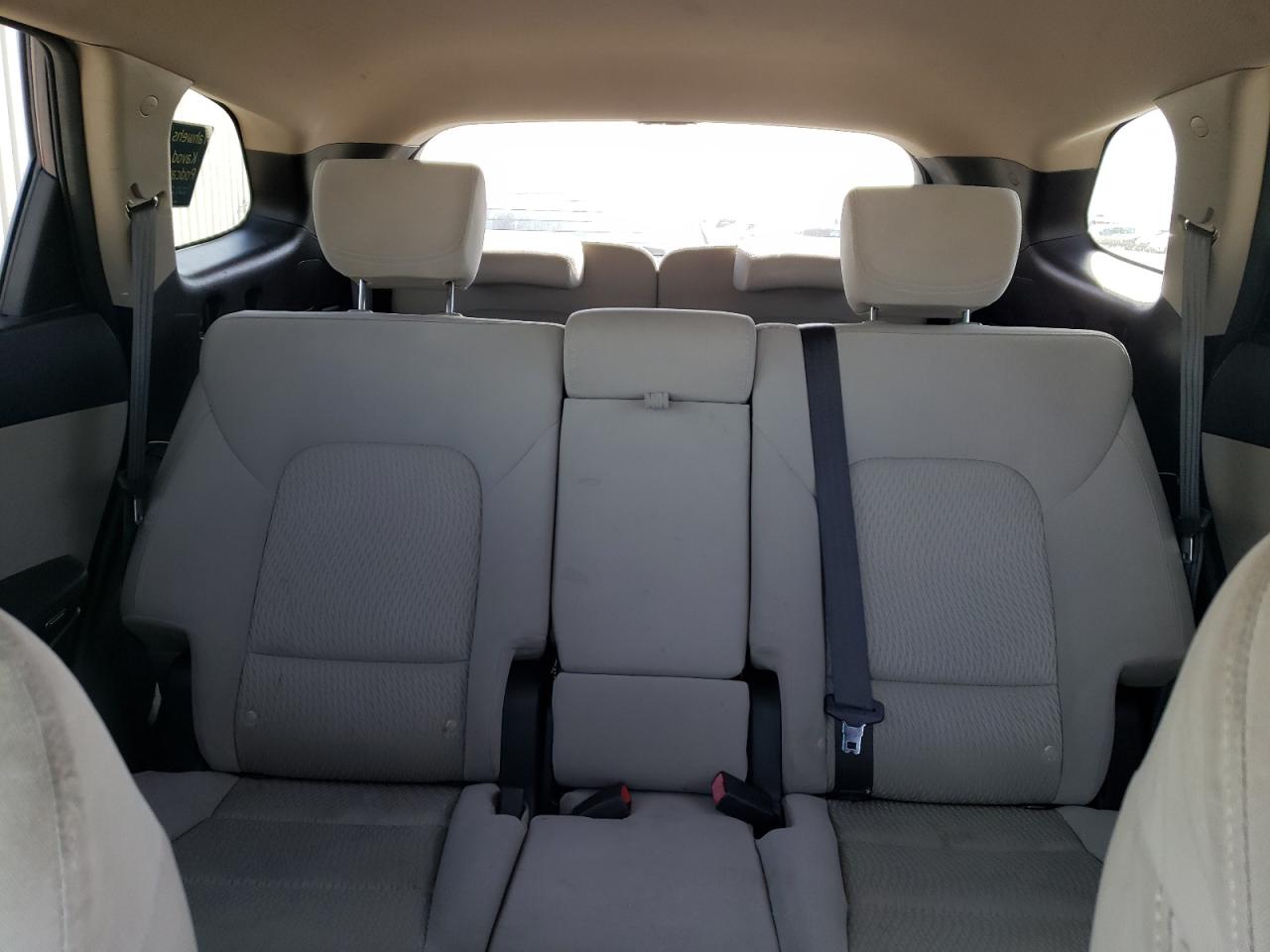 2016 Hyundai Santa Fe - Image 10