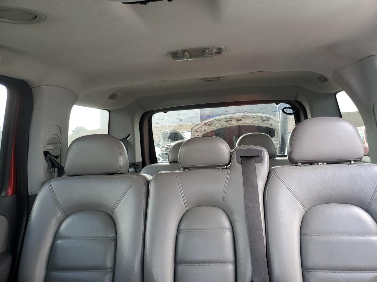 2005 Ford Explorer - Image 10