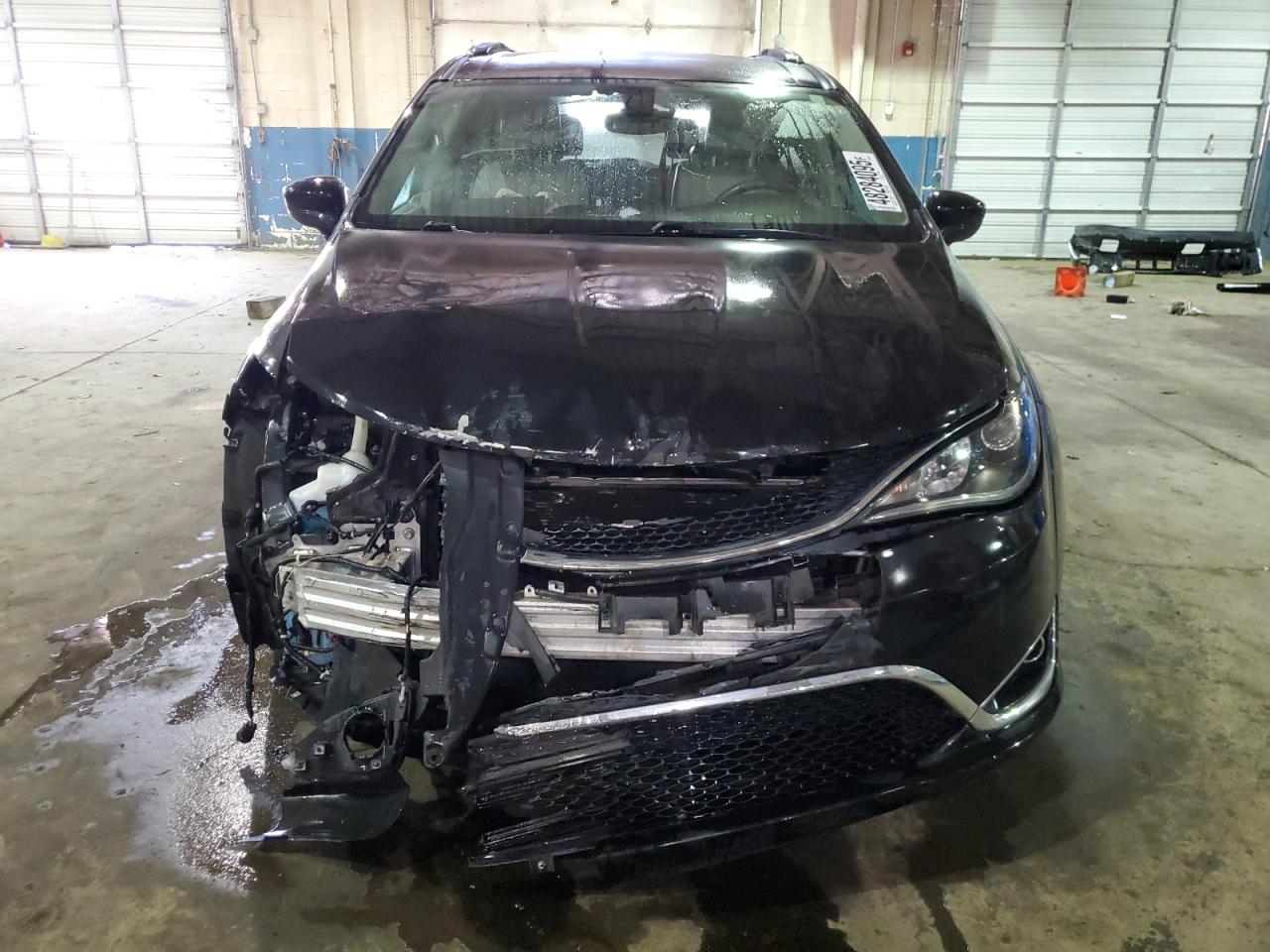 2017 Chrysler Pacifica - Image 5