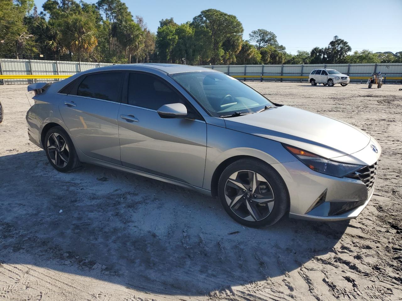 2022 Hyundai Elantra - Image 4