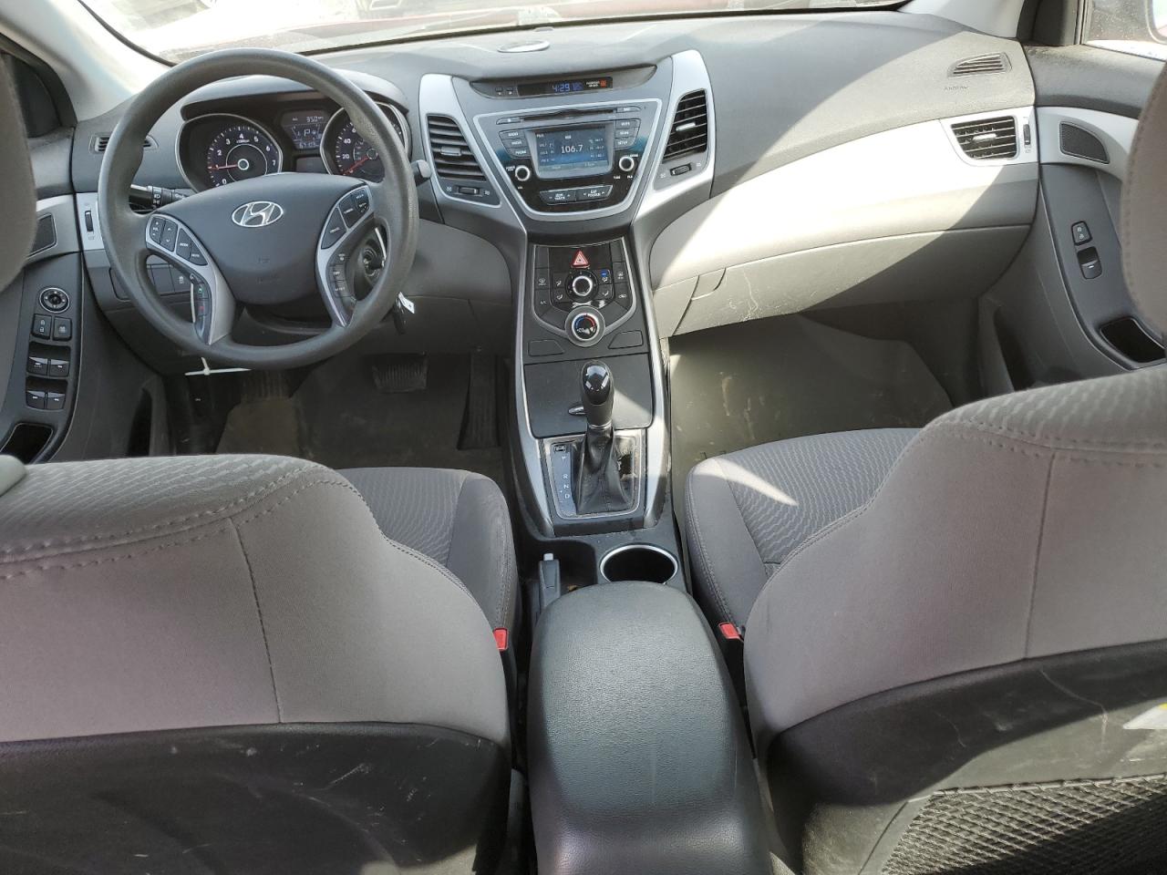 2015 Hyundai Elantra - Image 8