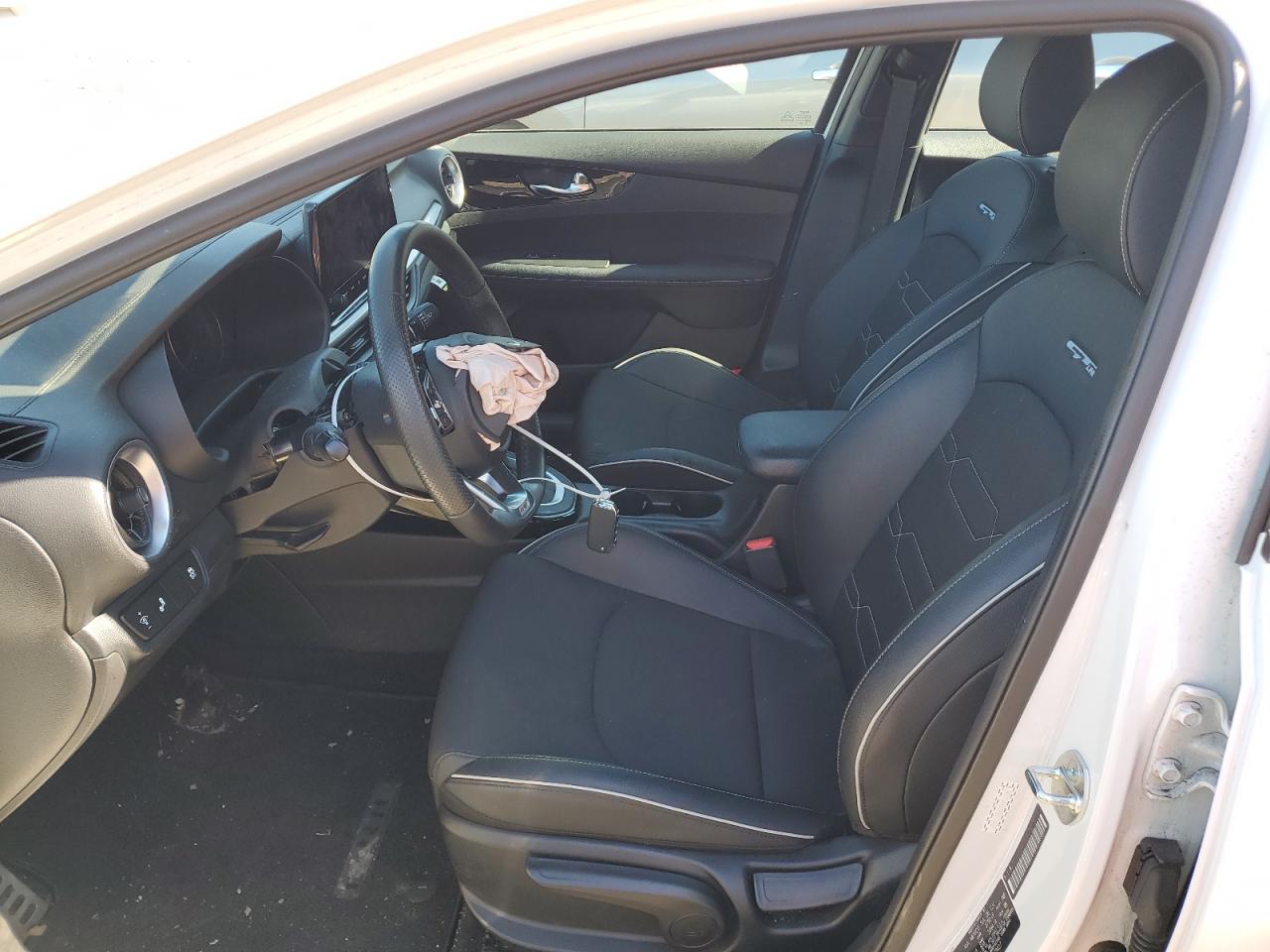 2023 Kia Forte - Image 7