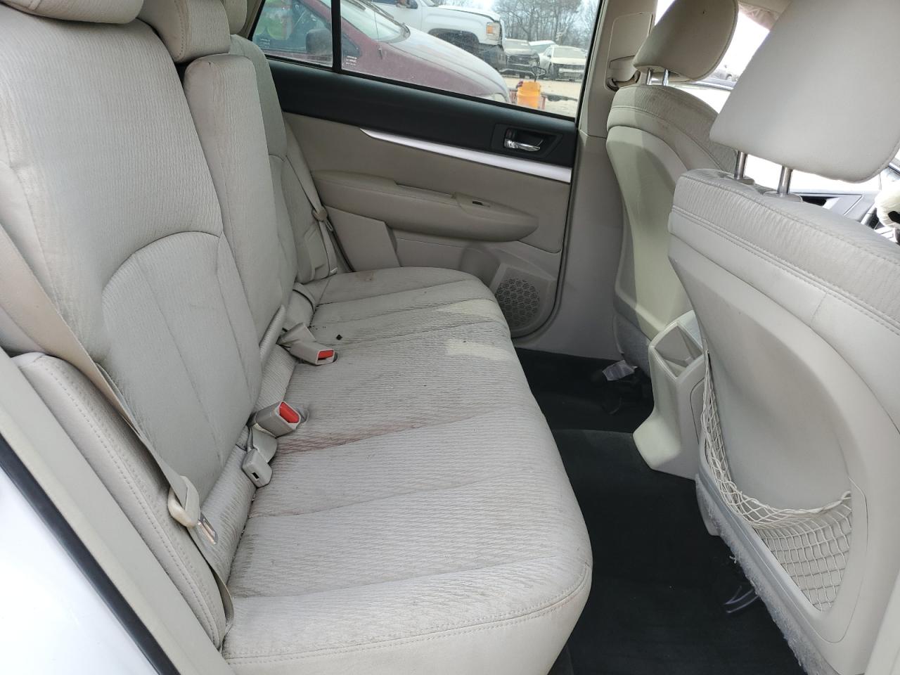 2012 Subaru Outback - Image 10