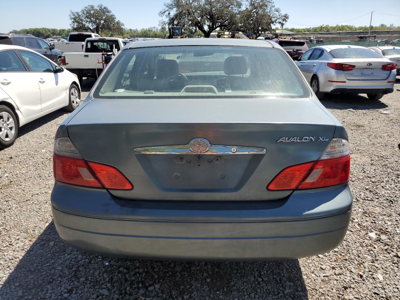 2004 Toyota Avalon - Image 6