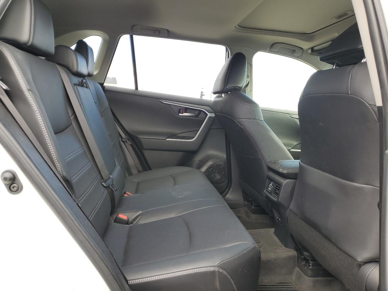 2020 Toyota RAV 4 - Image 11