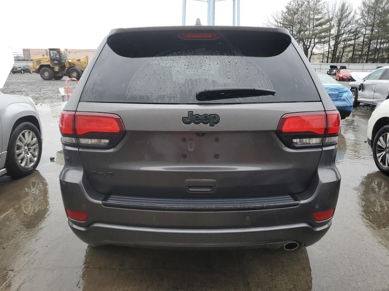 2018 Jeep Grand Cherokee - Image 6