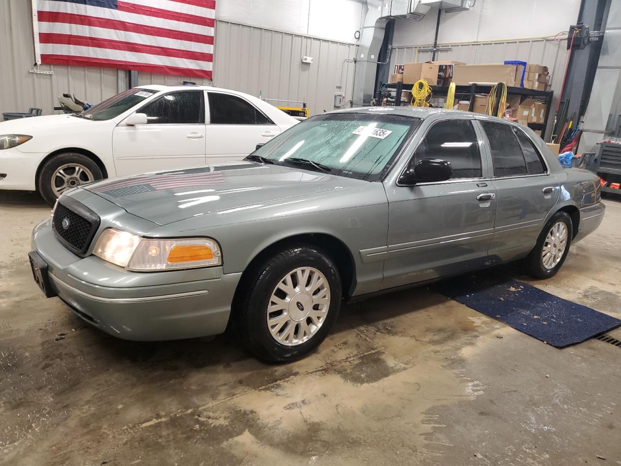2005 Ford Crown Victoria Lx for Sale in Casper, WY - Side
