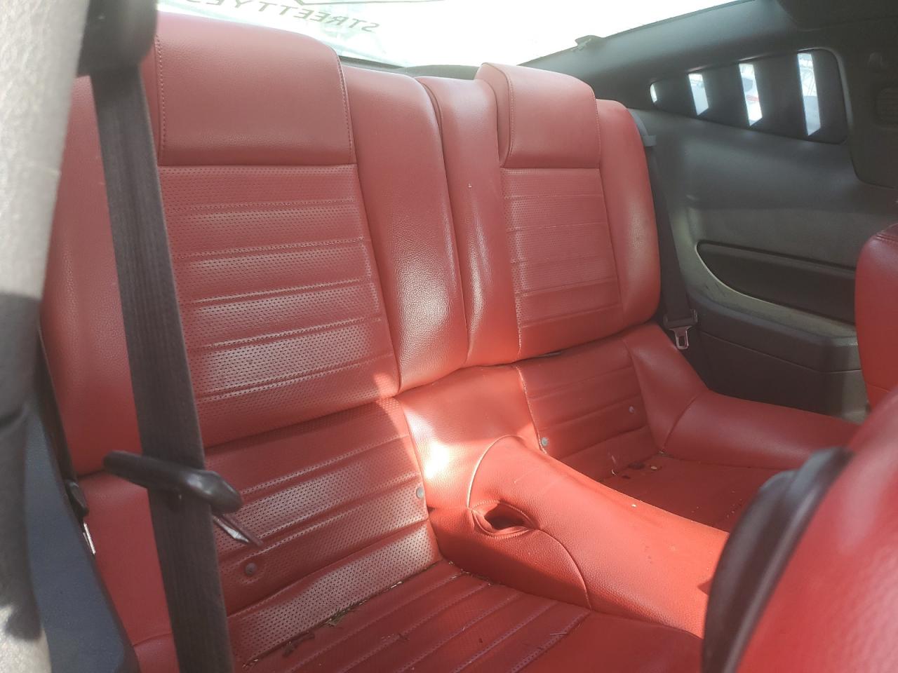 2005 Ford Mustang - Image 10