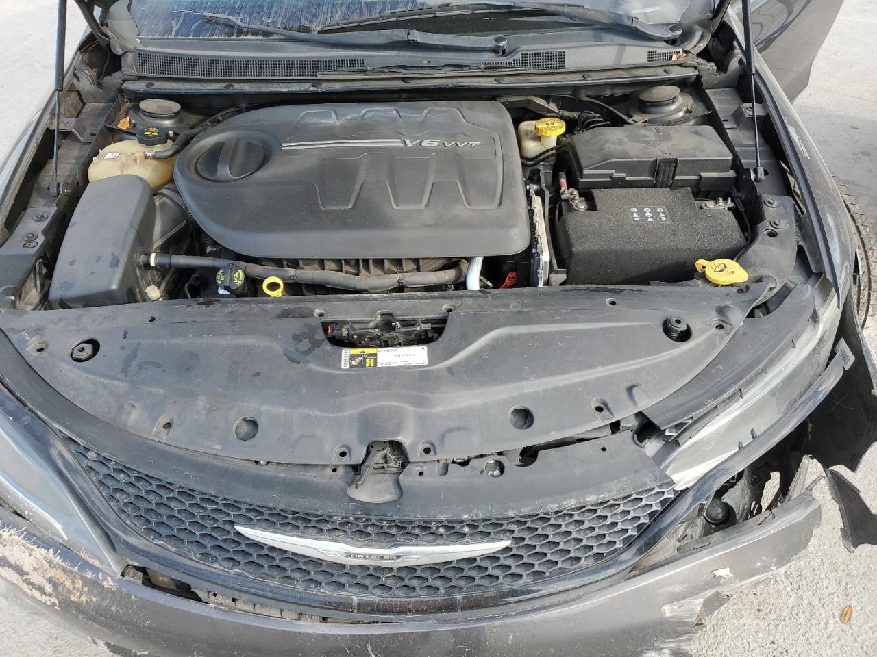 2015 Chrysler 200 - Image 12