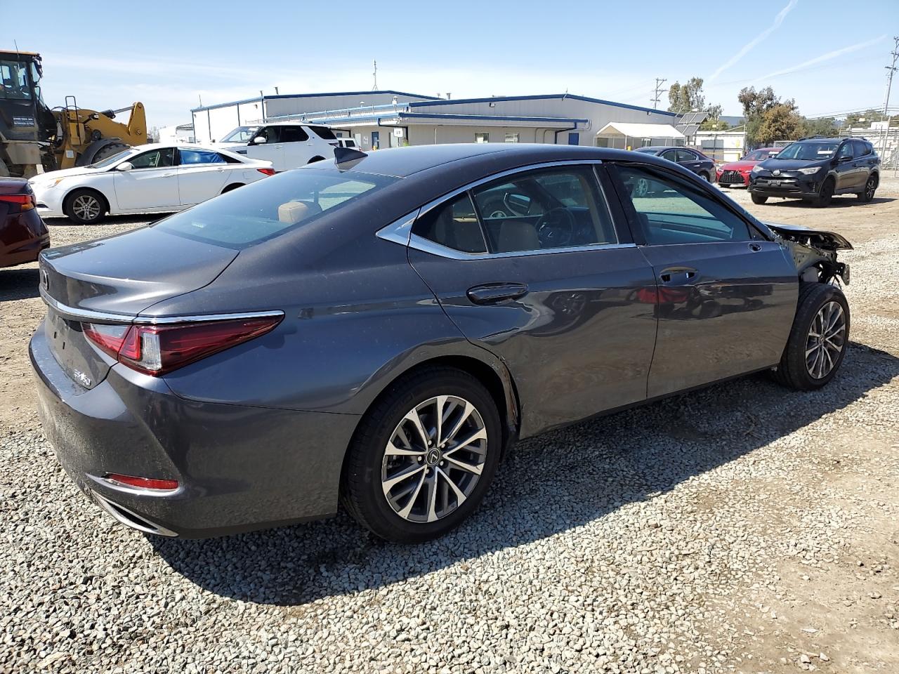 2022 Lexus ES - Image 3