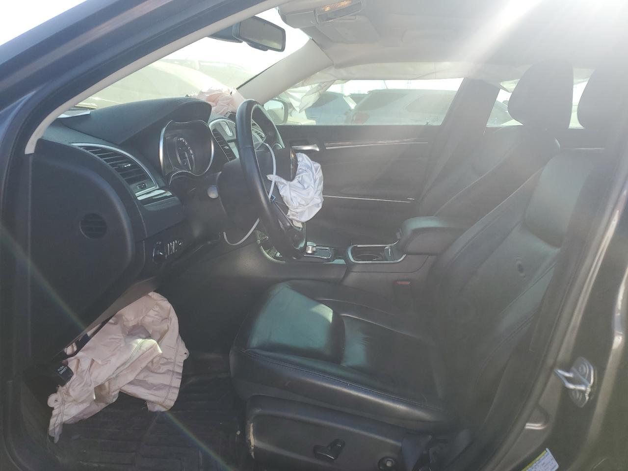 2019 Chrysler 300 - Image 7