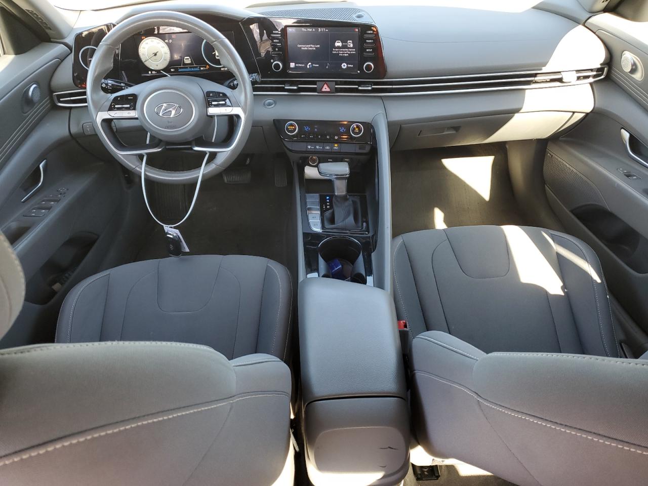 2022 Hyundai Elantra - Image 8