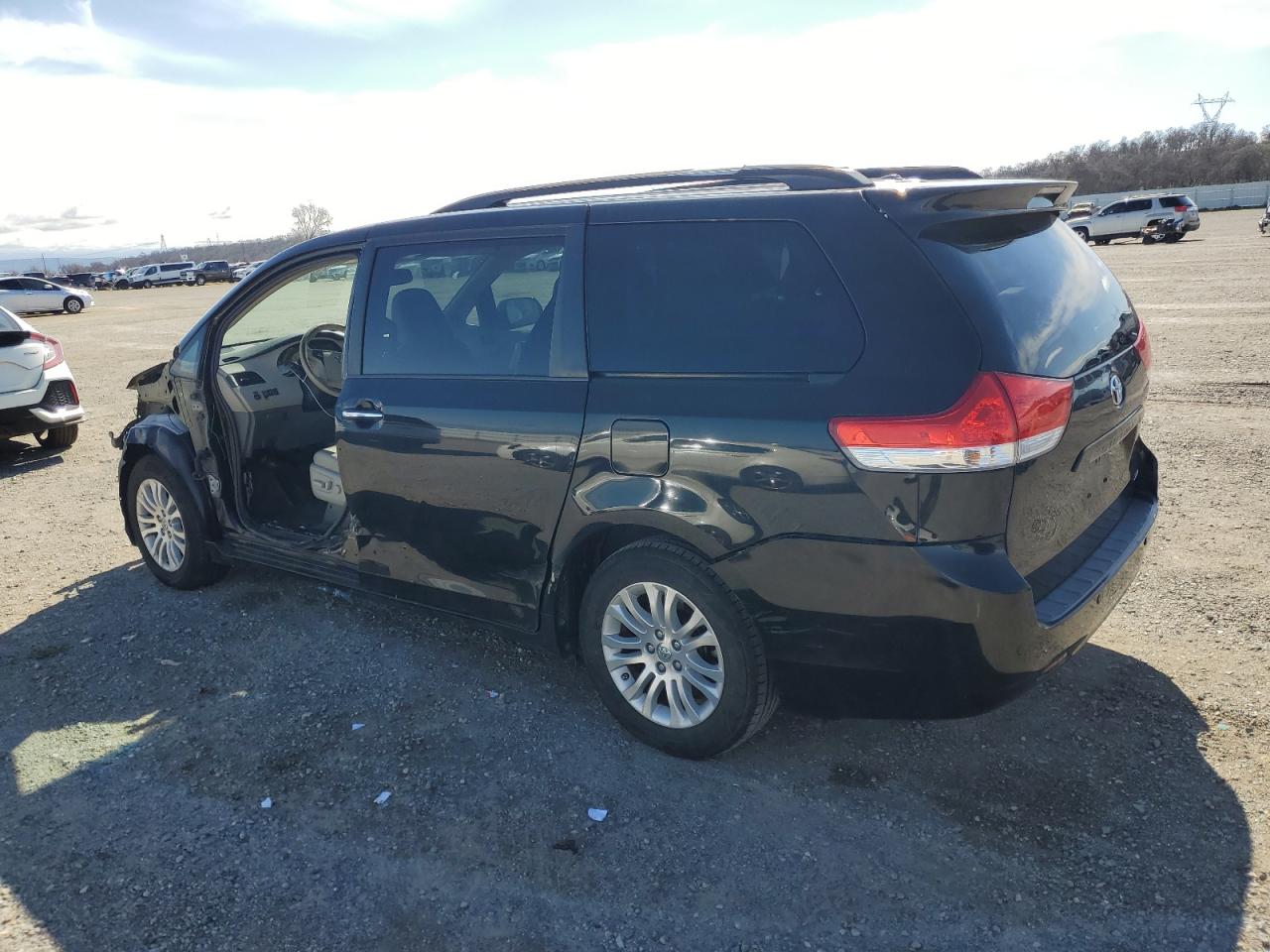 2013 Toyota Sienna - Image 2