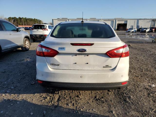 Sedans FORD FOCUS 2014 Biały