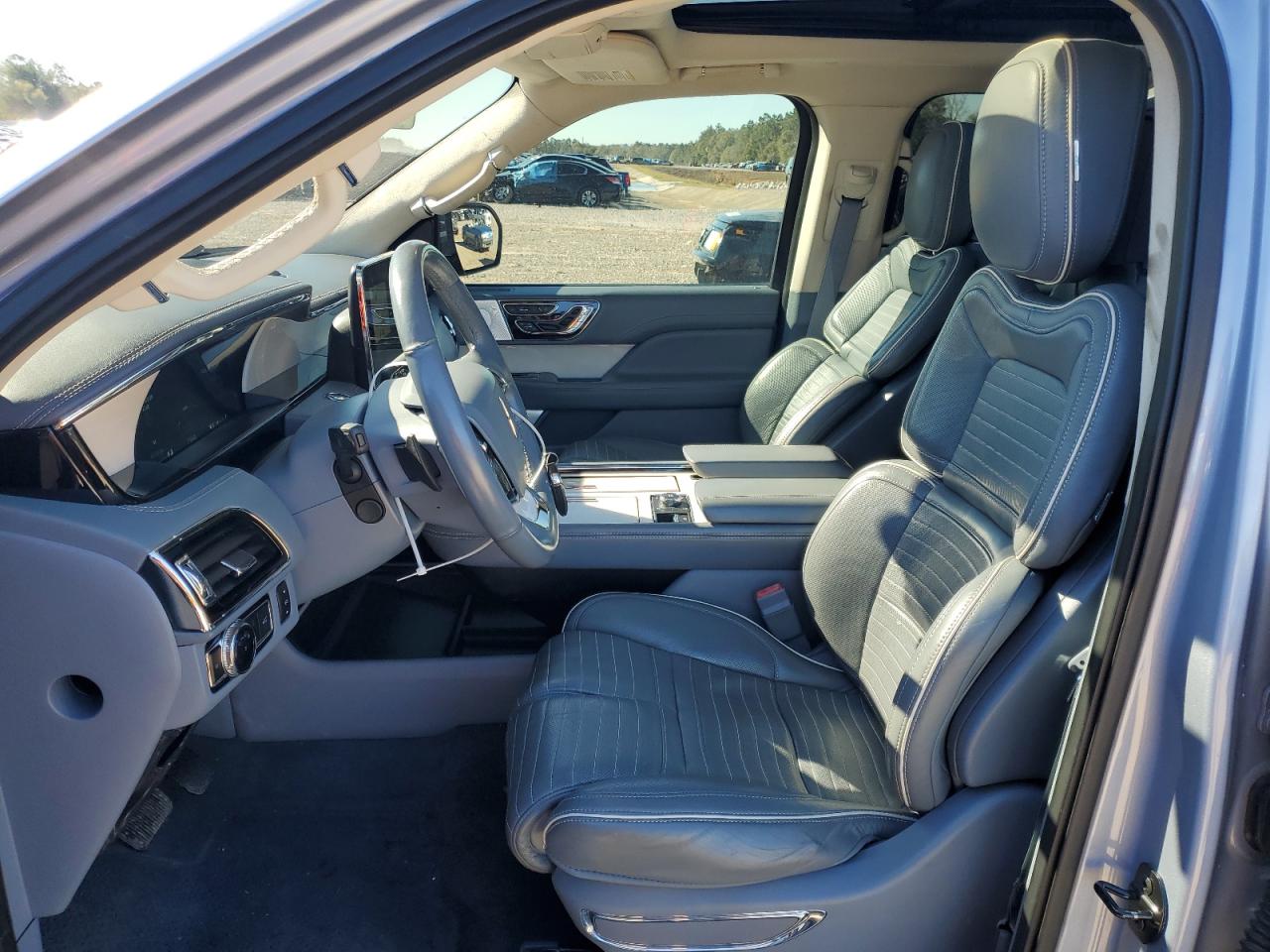 2019 Lincoln Navigator - Image 7