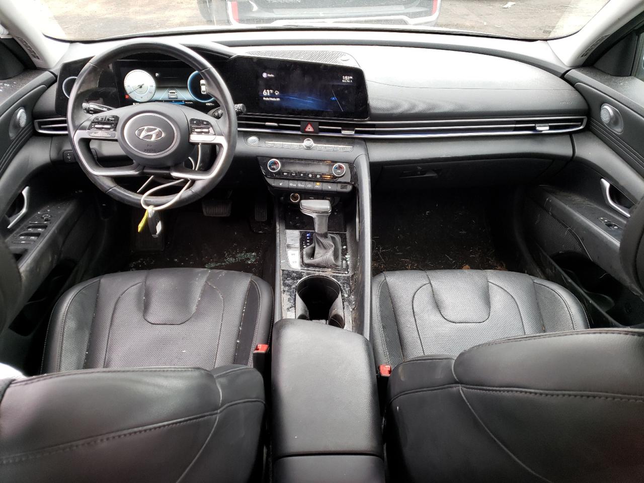 2022 Hyundai Elantra - Image 8