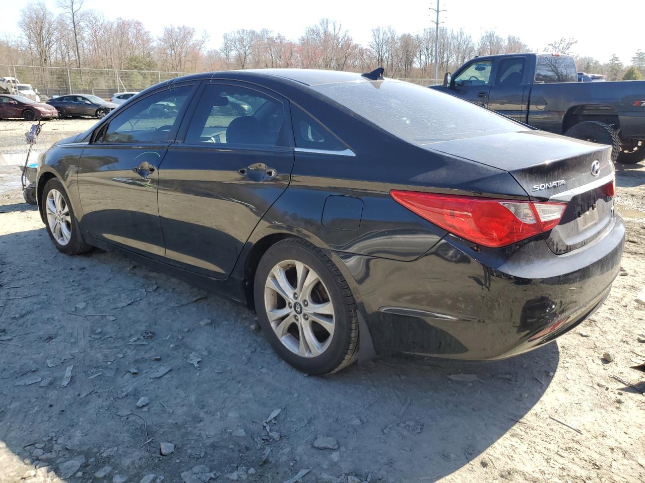 2011 Hyundai Sonata - Image 2
